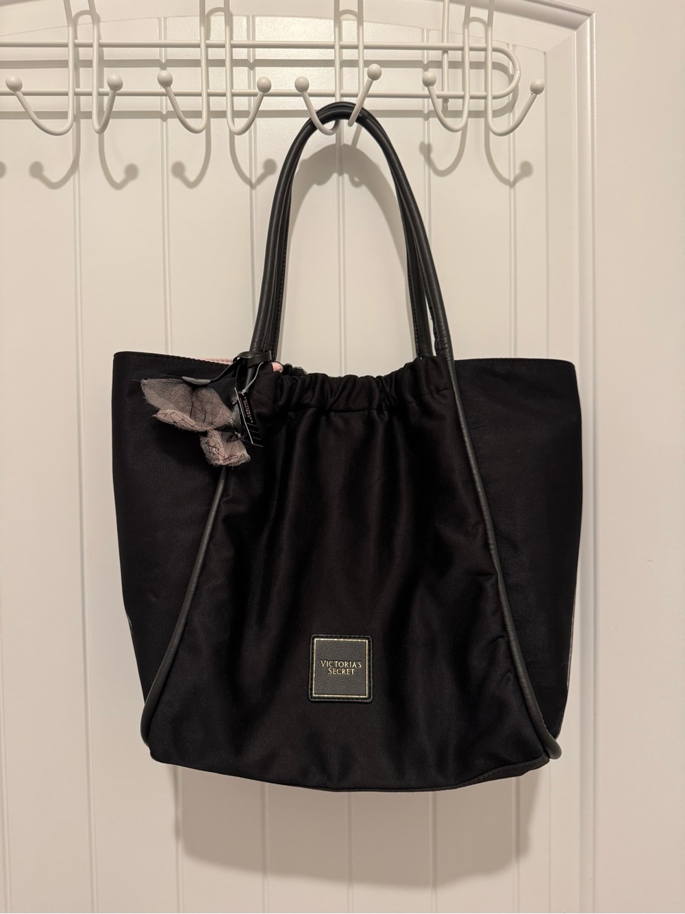 NWT Victoria's Secret Black Tote with Bow Accent ✨💲58 retail